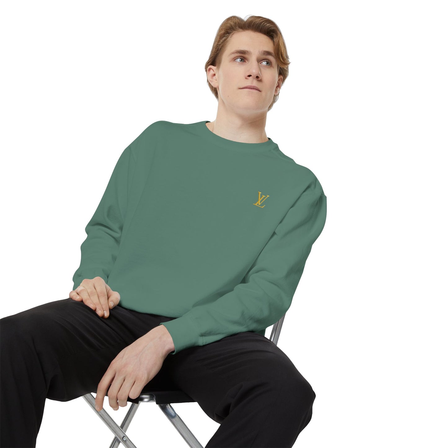 Zyrix LuxeWear – Unisex Garment-Dyed Sweatshirt